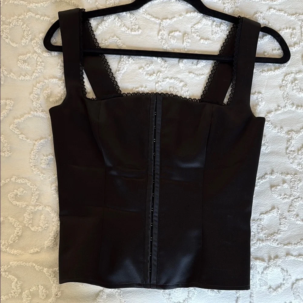Chic Black Sleeveless Top - Picture 4 of 7